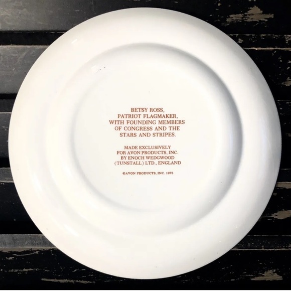 AVON by WEDGWOOD Vintage Betsy Ross Collector Plate 1973 Patriotic Flag - Picture 3 of 4